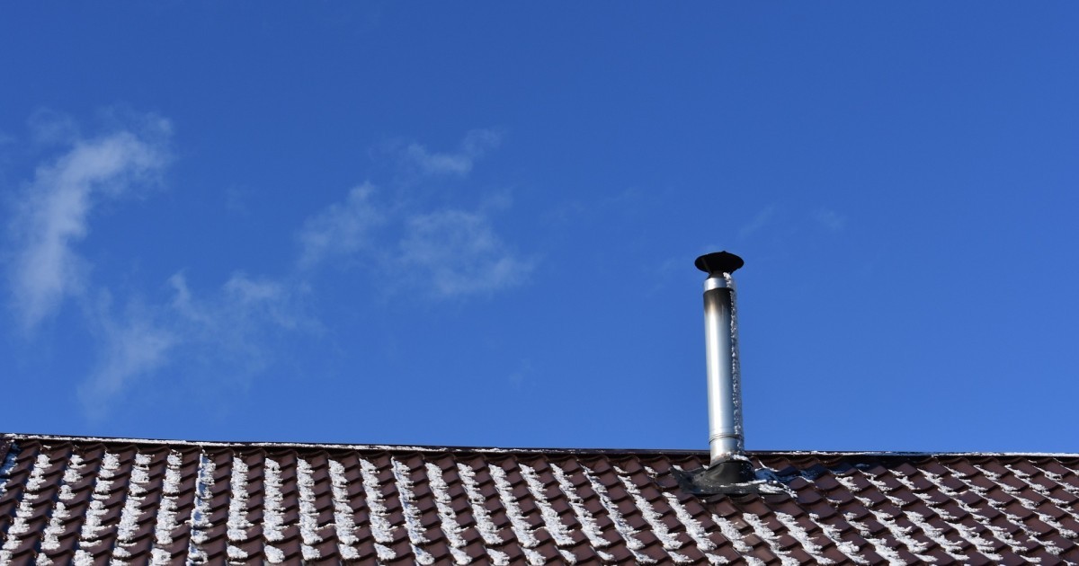 Besneeuwd dak in Roermond - RNT Dakspecialist biedt hulp.